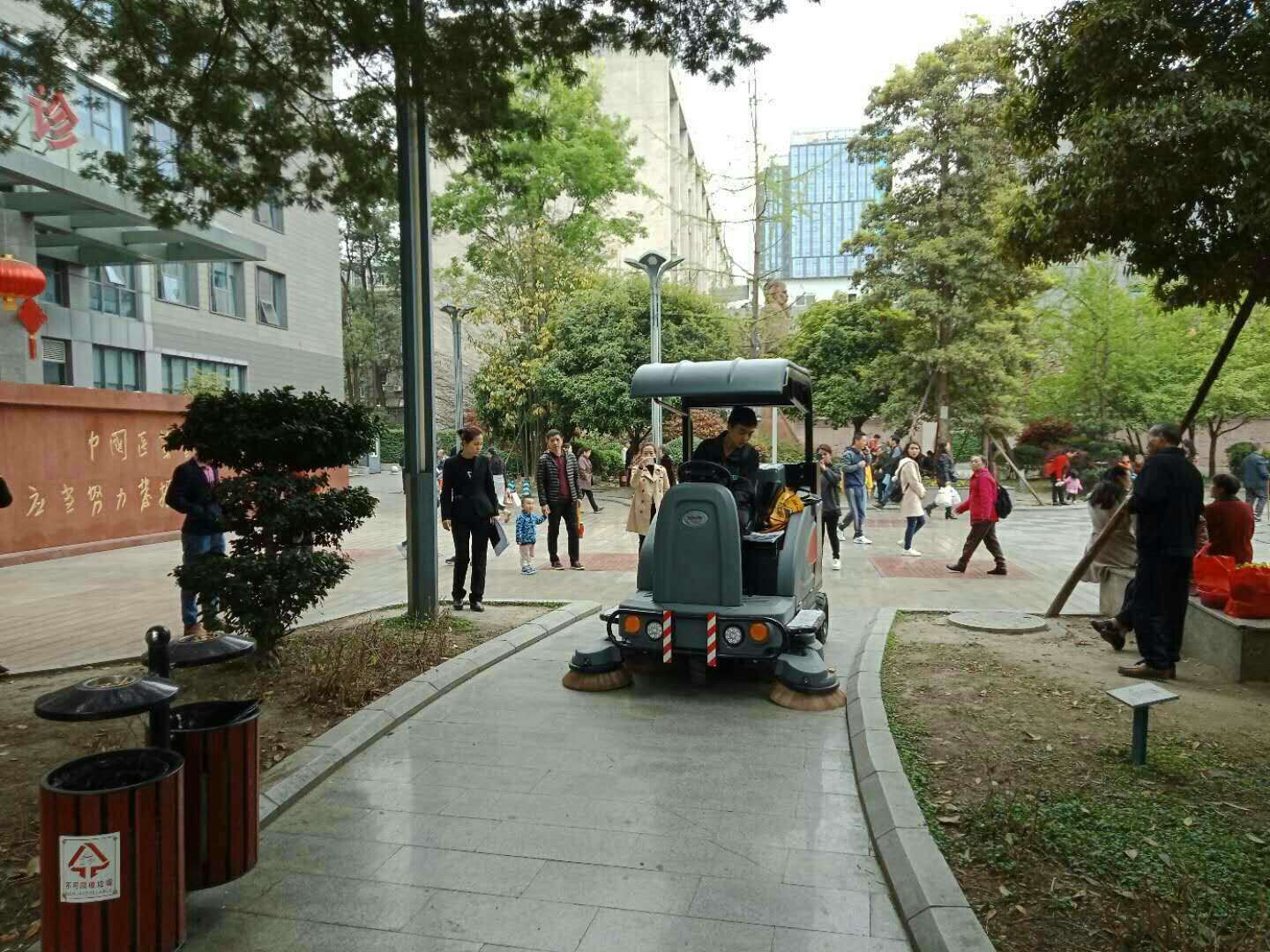 电动扫地机的工作原理及作用分析