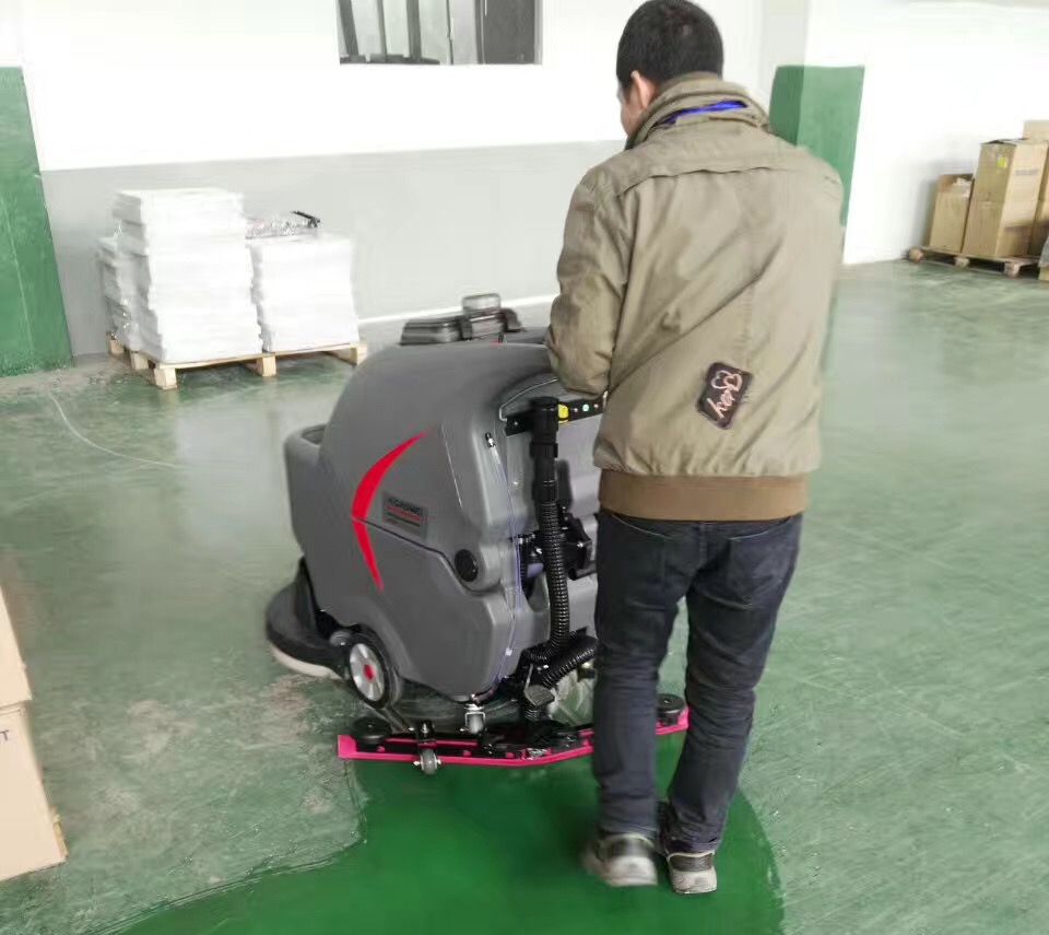 手推式洗地器

使用方法